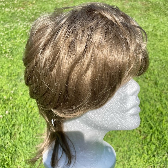 NWT 15” dark blonde natural shaggy layers puff 80’s volume realistic Abba wig - Picture 16 of 16